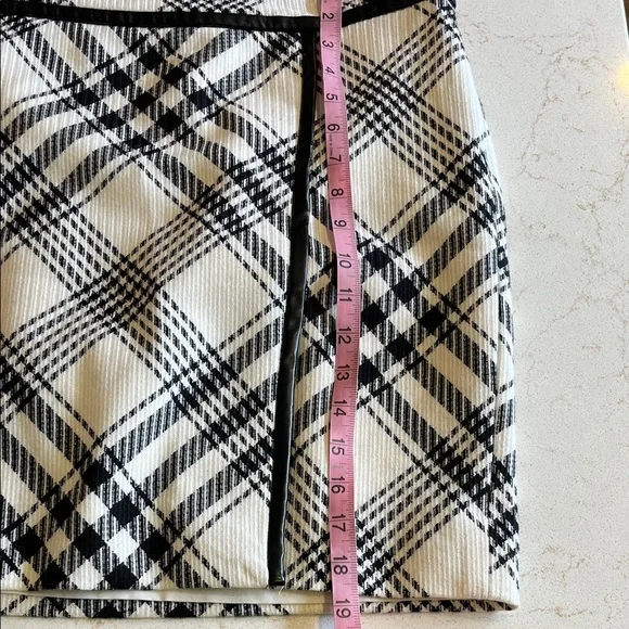 White House Black Market Plaid Pencil Skirt - Picture 6 of 6